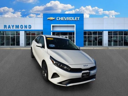 Certified 2022 Kia Forte LXS FWD image 9