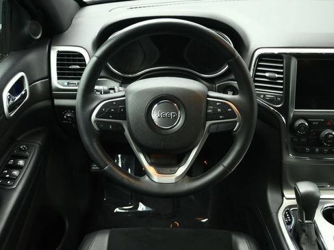 Used 2018 Jeep Grand Cherokee Altitude AWD/4WD image 12