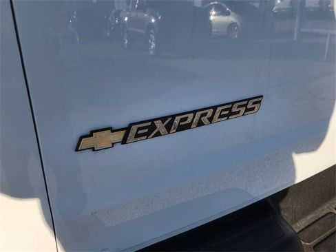 Used 2024 Chevrolet Express 2500 w/ Driver Convenience Package image 10