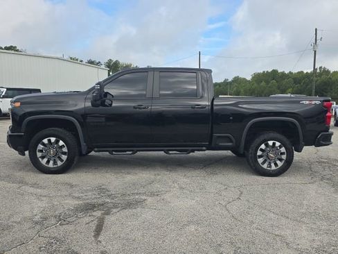 Used 2024 Chevrolet Silverado 2500 Custom w/ Custom Convenience Package image 2