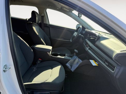 New 2025 Kia K4 LXS image 19