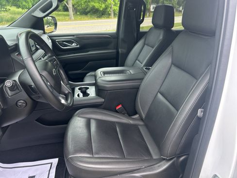 Used 2024 Chevrolet Tahoe Z71 w/ Luxury Package AWD/4WD image 11