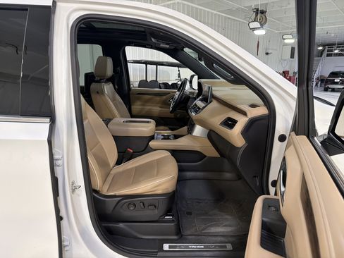 Used 2023 Chevrolet Tahoe Premier AWD/4WD image 15