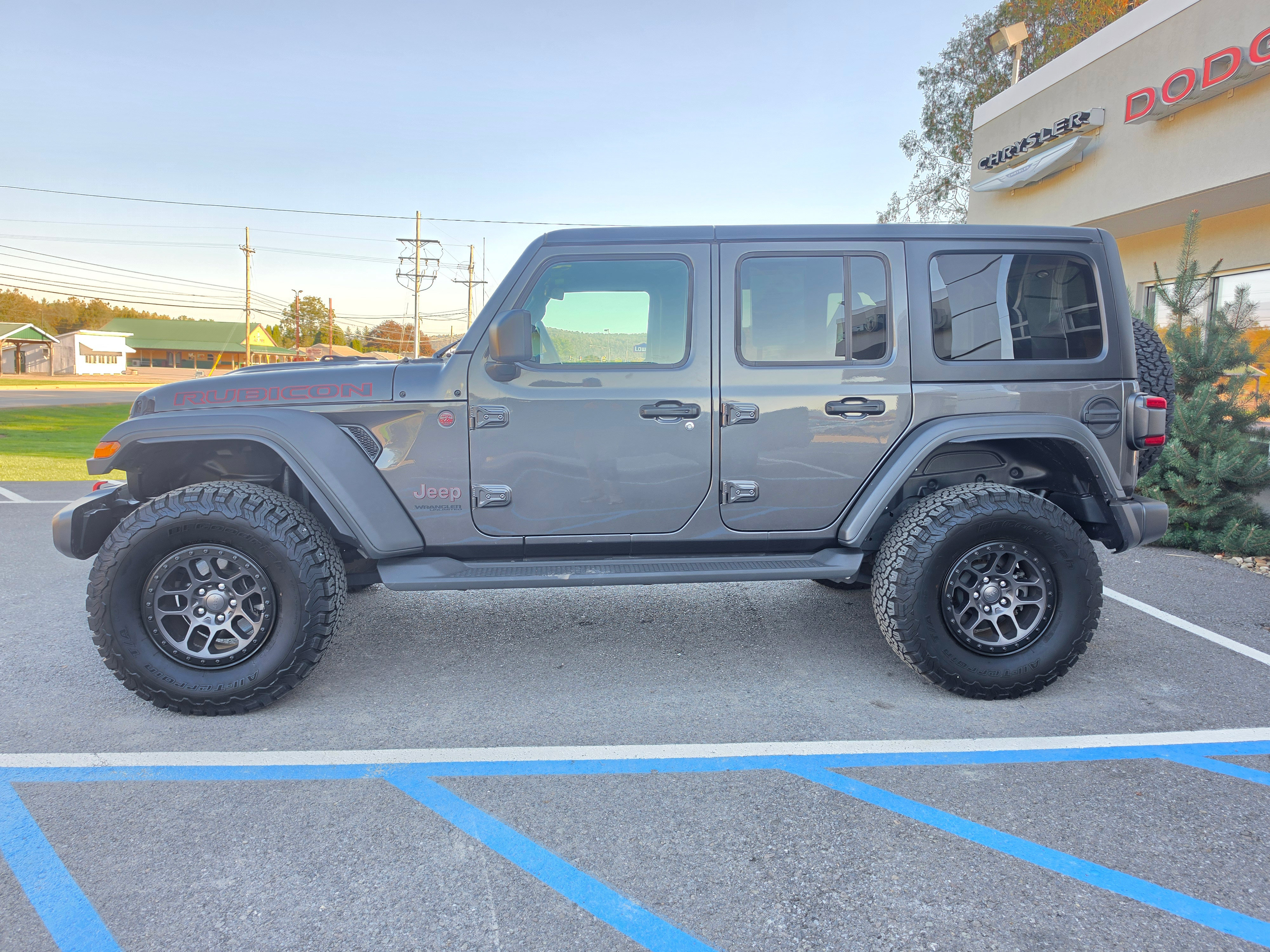 Used 2022 Jeep Wrangler Unlimited Rubicon w/ Xtreme Recon 35" Tire Package AWD/4WD image 7