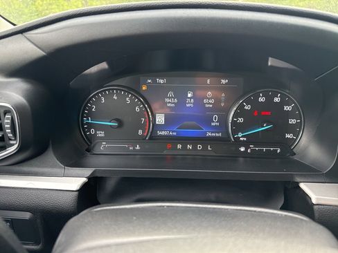 Used 2022 Ford Explorer XLT w/ Equipment Group 202A image 7