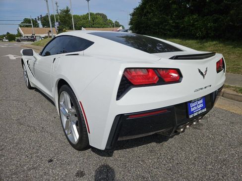 Used 2019 Chevrolet Corvette Stingray Coupe w/ 1LT RWD image 3