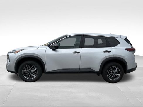 Used 2024 Nissan Rogue S AWD/4WD image 2
