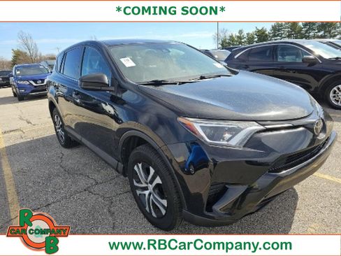 Used 2018 Toyota RAV4 LE image 1