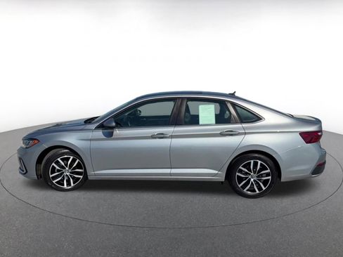 Used 2025 Volkswagen Jetta SE image 9