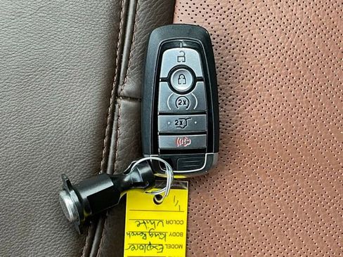Used 2023 Ford Explorer King Ranch w/ Technology Package RWD image 37