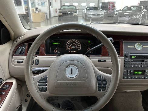 Used 2004 Lincoln Town Car Executive image 20