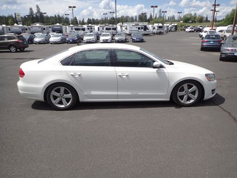 Used 2013 Volkswagen Passat 2.5 SE FWD image 6