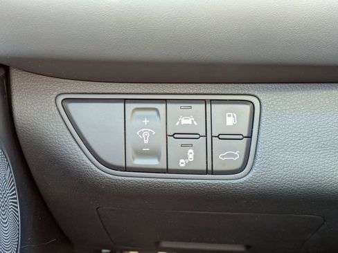 Used 2019 Genesis G70 3.3T Advanced image 18