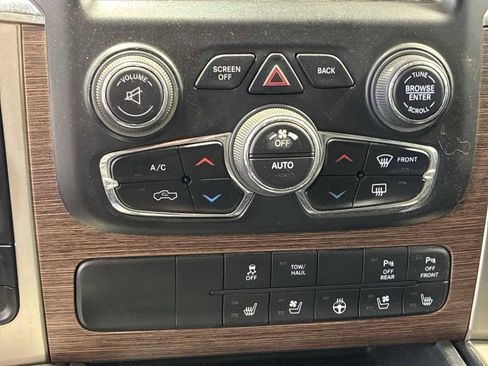 Used 2014 RAM 1500 Laramie w/ Convenience Group image 17