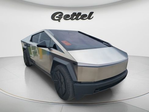 Used 2023 Tesla Model Y Long Range AWD/4WD image 3