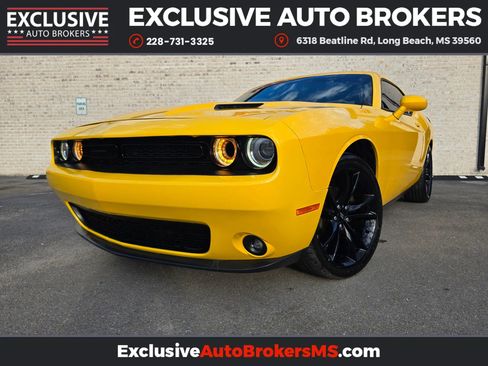 Used 2018 Dodge Challenger SXT w/ Blacktop Package image 1