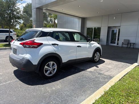 Used 2020 Nissan Kicks S FWD image 3