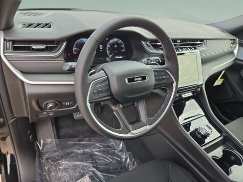 New 2025 Jeep Grand Cherokee L Laredo RWD image 11