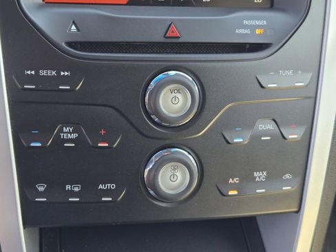 Used 2013 Ford Explorer XLT AWD/4WD image 19
