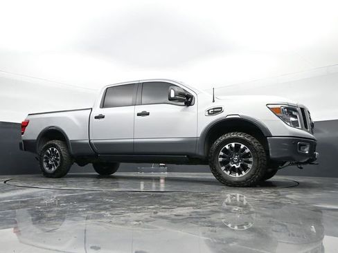 Used 2018 Nissan Titan PRO-4X w/ Pro-4x Convenience Package AWD/4WD image 39