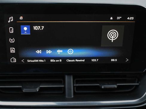 Used 2025 Chevrolet Trax RS w/ Sunroof Package image 19