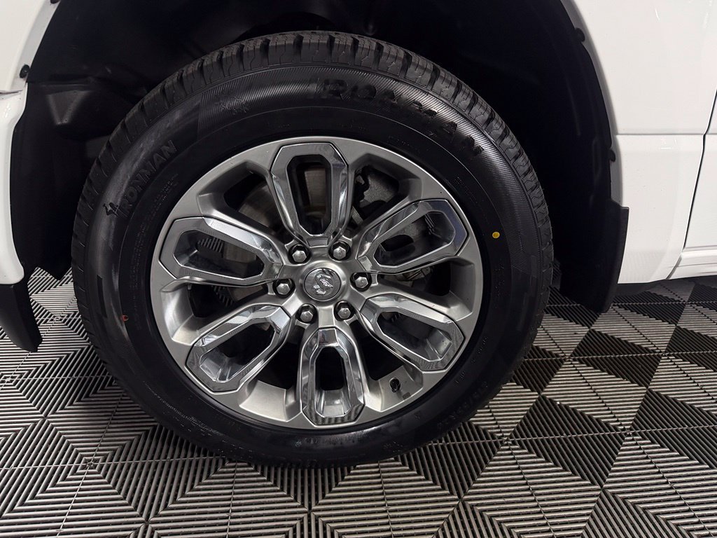 Used 2024 RAM 1500 Laramie AWD/4WD image 12