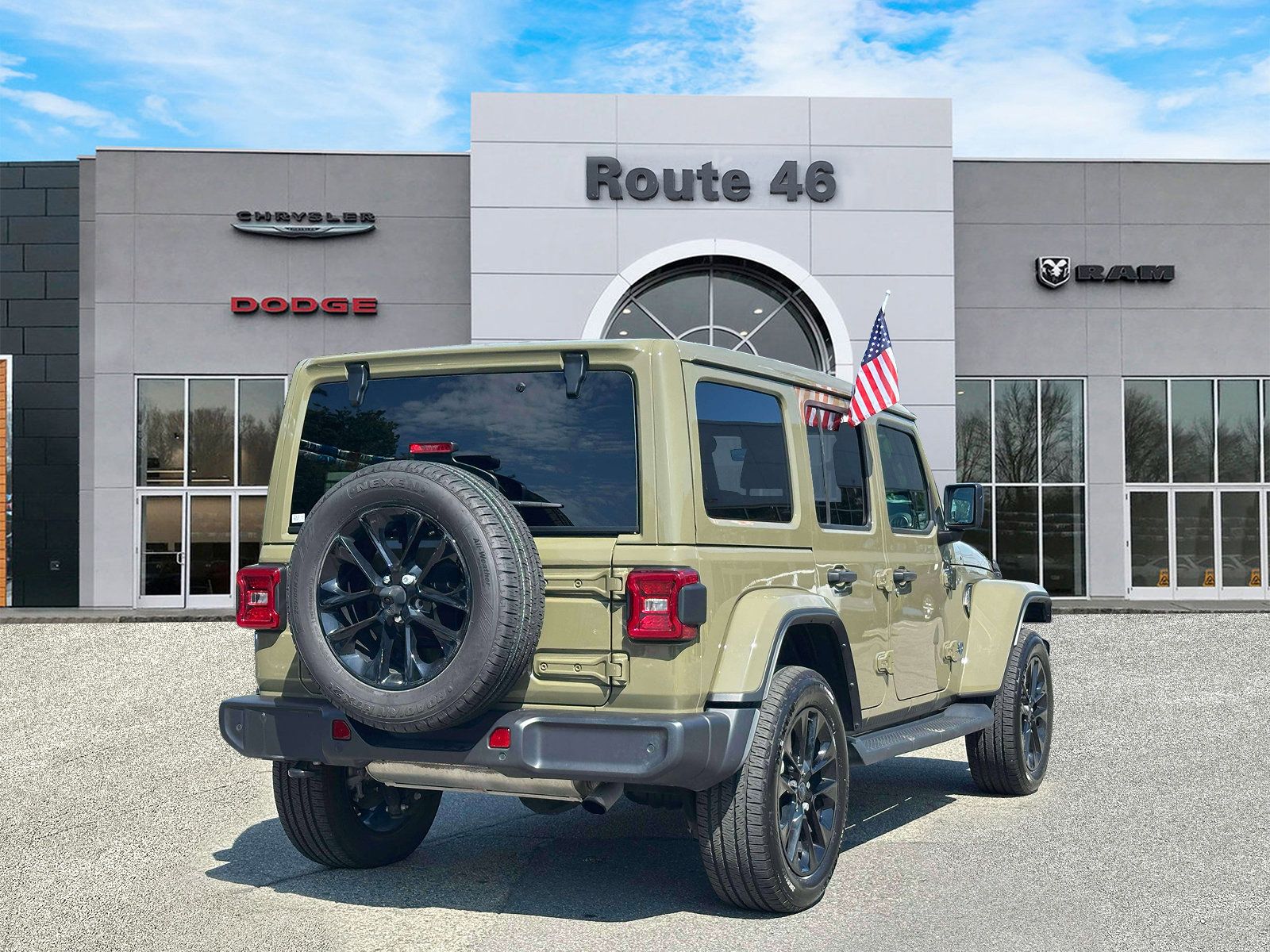 Used 2025 Jeep Wrangler Unlimited Sahara w/ Safety Group AWD/4WD image 5
