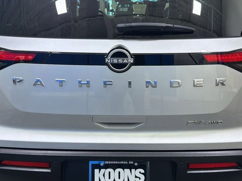 Used 2022 Nissan Pathfinder SV AWD/4WD image 19