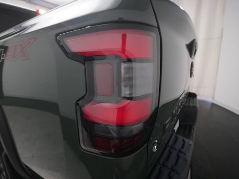 Used 2022 Nissan Frontier PRO-4X AWD/4WD image 31