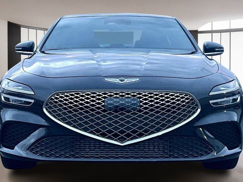 Used 2023 Genesis G70 2.0T image 3