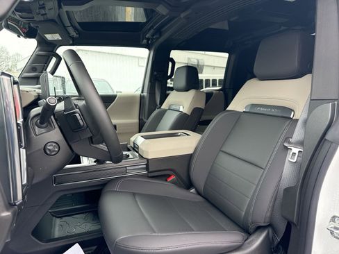 New 2026 GMC Hummer EV SUV w/ LPO, Illumination Package image 13