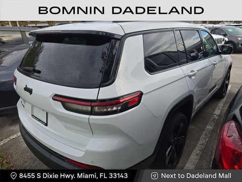 Used 2022 Jeep Grand Cherokee L Laredo image 4