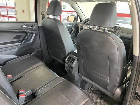 Used 2020 Volkswagen Tiguan SE AWD/4WD image 21