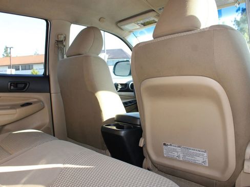 Used 2014 Toyota Tacoma PreRunner w/ SR5 Package RWD image 16