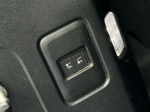 Used 2022 Land Rover Defender 110 X-Dynamic HSE AWD/4WD image 47