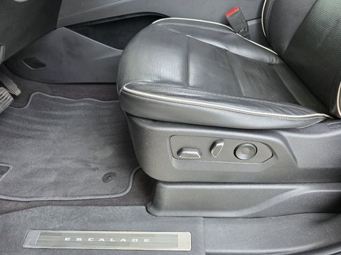 Used 2022 Cadillac Escalade ESV Sport w/ Touring Package image 23