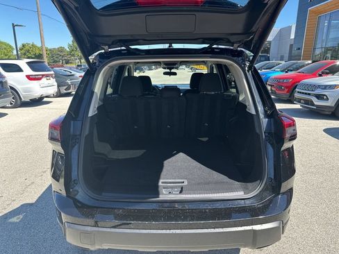 Used 2025 Nissan Rogue SV FWD image 12