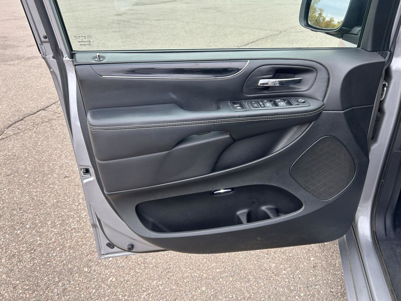 Used 2018 Dodge Grand Caravan SE FWD image 14