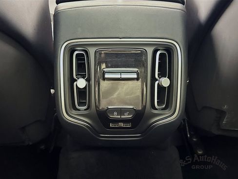 Used 2022 Aston Martin DBX image 32
