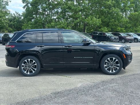 Used 2023 Jeep Grand Cherokee Overland w/ Advanced Protech Group III AWD/4WD image 5