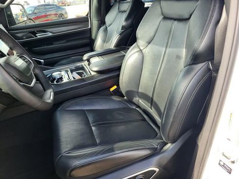 Used 2024 Jeep Wagoneer Series II w/ Flexible Seating Group RWD image 4