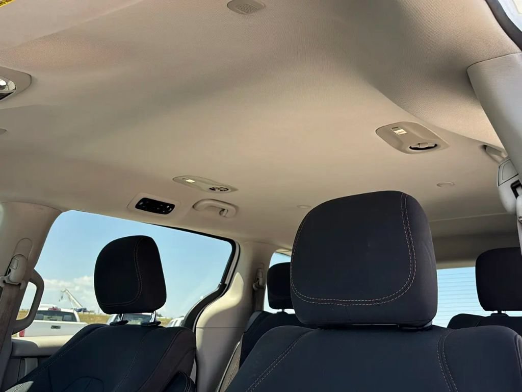 Used 2017 Chrysler Pacifica LX FWD image 17