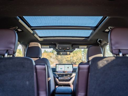 Certified 2025 Ford Explorer Platinum w/ Ultimate Package image 26