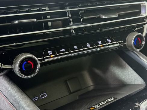 New 2026 Chevrolet Traverse RS image 18