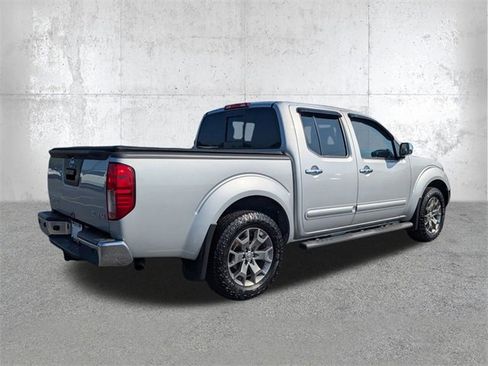 Used 2019 Nissan Frontier SL image 4