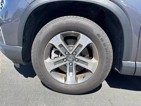 Used 2025 Honda Pilot EX-L image 6