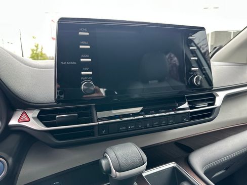 Used 2021 Toyota Sienna XLE image 23