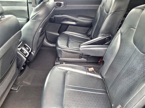 Used 2023 Kia Sorento EX image 12