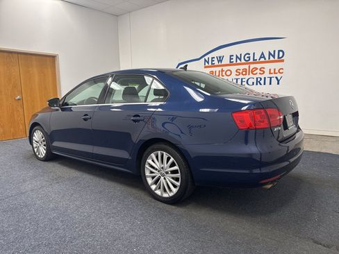 Used 2013 Volkswagen Jetta SEL FWD image 2