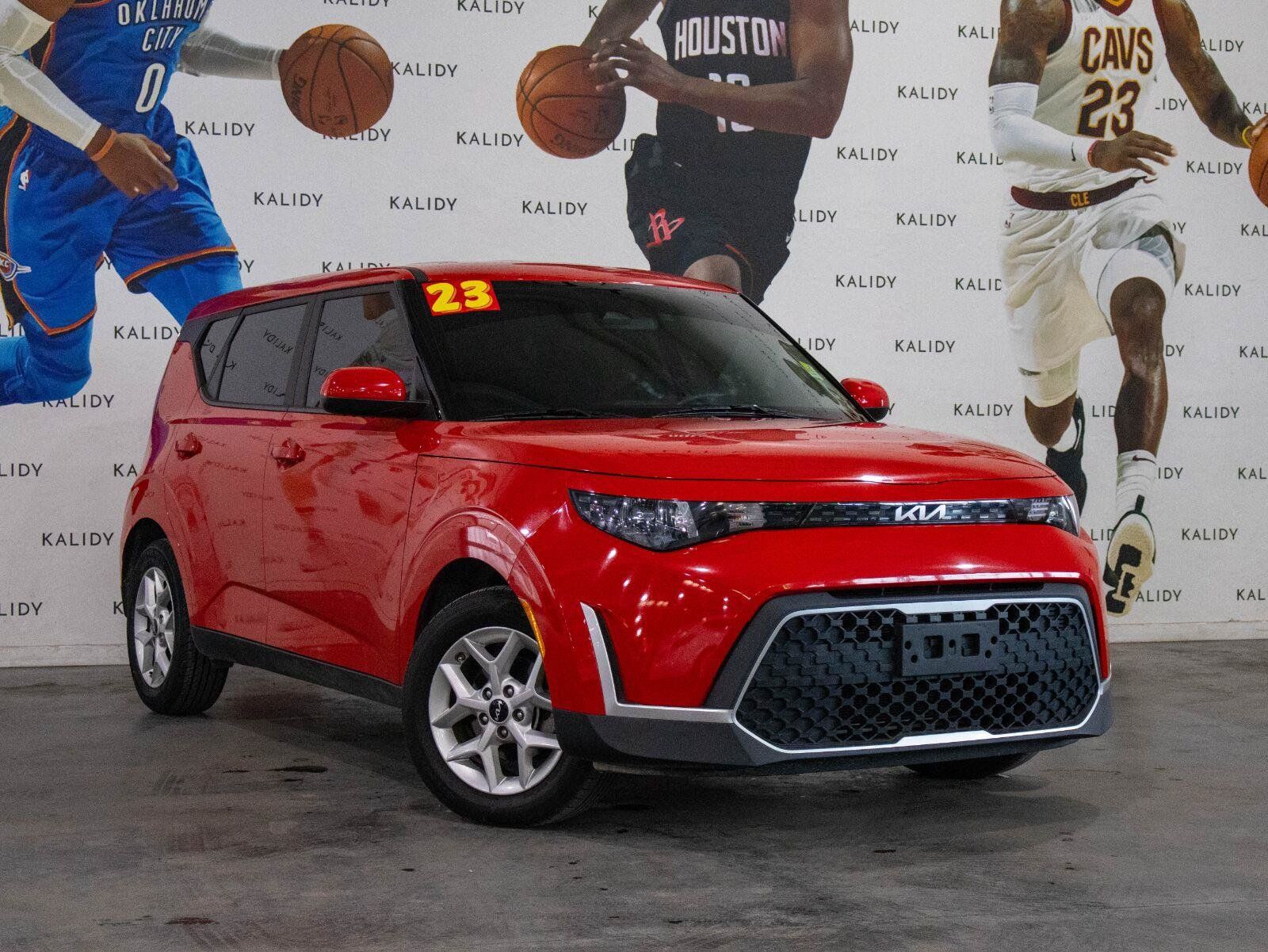 Used 2023 Kia Soul LX w/ Option Group 015 FWD image 2